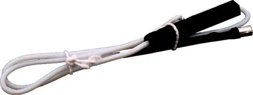 Zündkabel mit weißen und schwarzen Drähten, Teil eines Cuenod-Gelbbrenners, erkennbar an der Verarbeitung. Das Produkt könnte für Geräte der Marke Wolf verwendet werden.